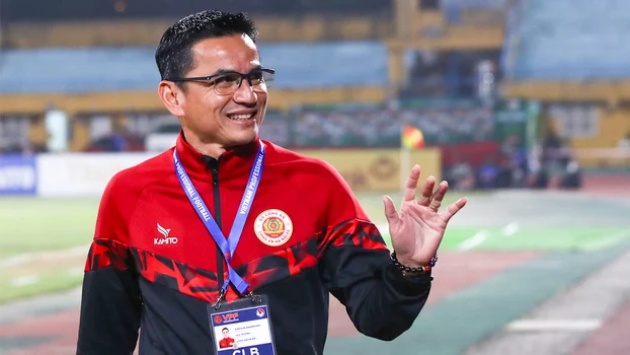 HLV Kiatisak nhận được nhiều lời mời sau khi rời Việt Nam