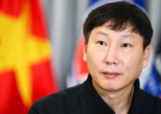 HLV Kim Sang-sik bất ngờ được nhận thưởng