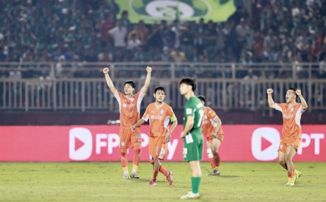 HLV Lê Đức Tuấn tiết lộ chiến thuật cản quả penalty của Công Phượng