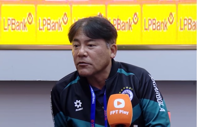 HLV Makoto Teguramori lên tiếng bảo vệ Tuấn Hải: “Cậu ấy cần thời gian để thích nghi”