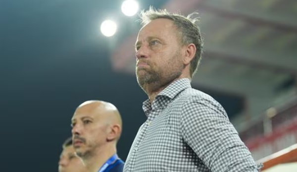 HLV Polking có thành tích đầu tiên ở Việt Nam