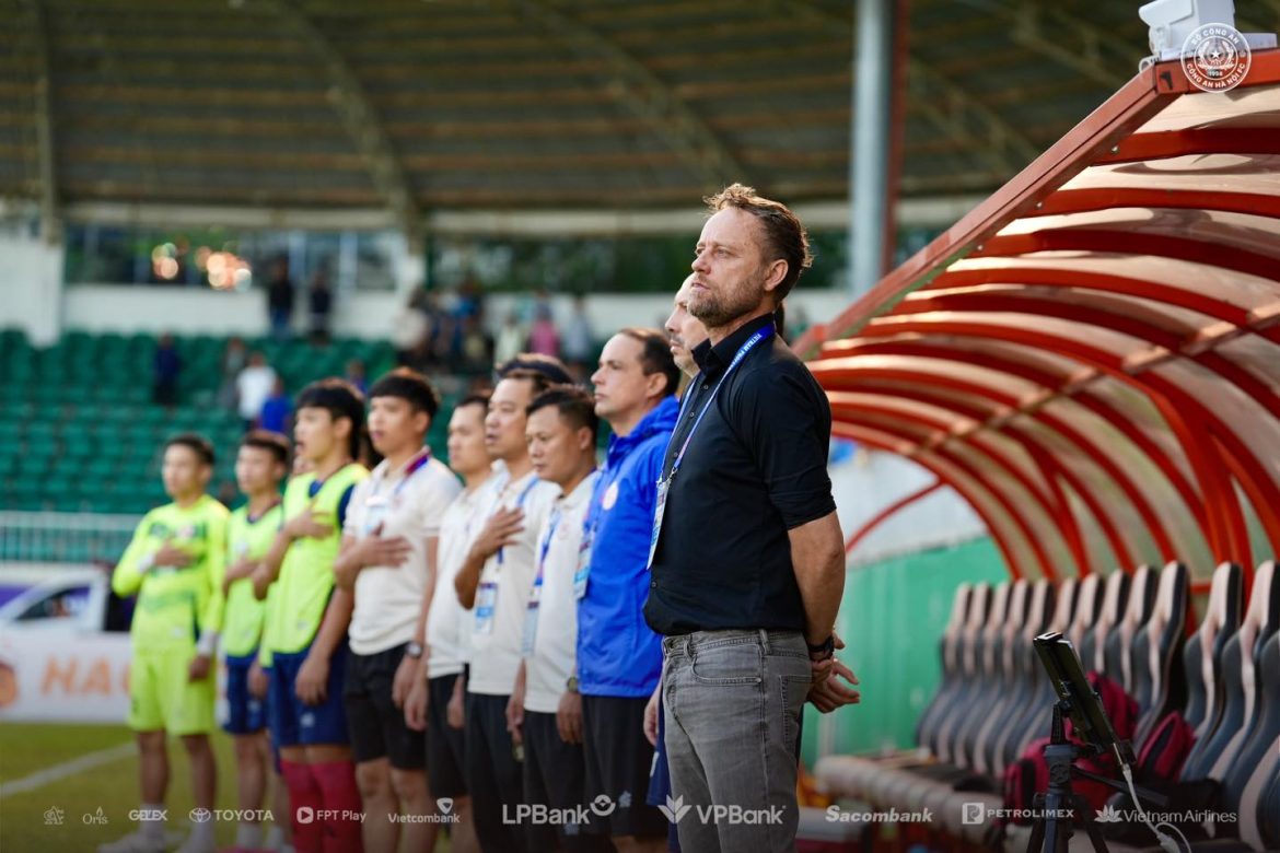 HLV Polking nhắc tên HAGL sau trận thua TP.HCM 6 trận không biết ghi bàn