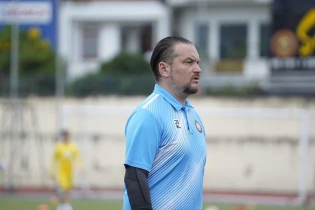 HLV Popov nói gì về việc cầu thủ Thanh Hóa bị nợ lương?