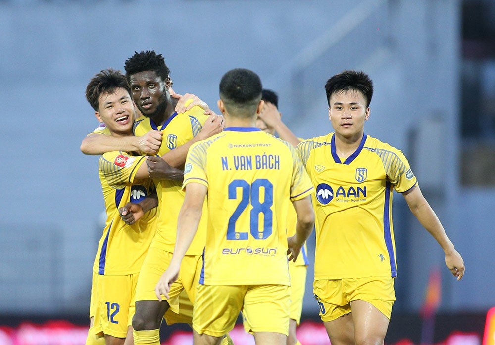 HLV SLNA nói vì về kế hoạch chuyển nhượng mùa hè này?