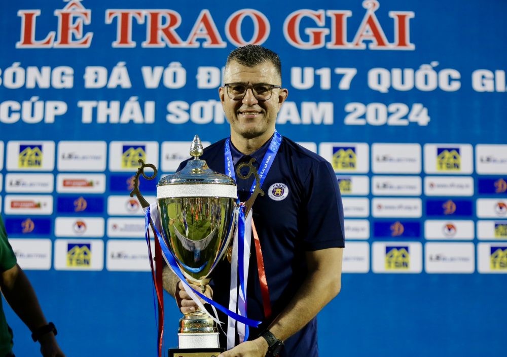 HLV U17 Việt Nam sẵn sàng đảm nhận ghế nóng tại Hà Nội FC