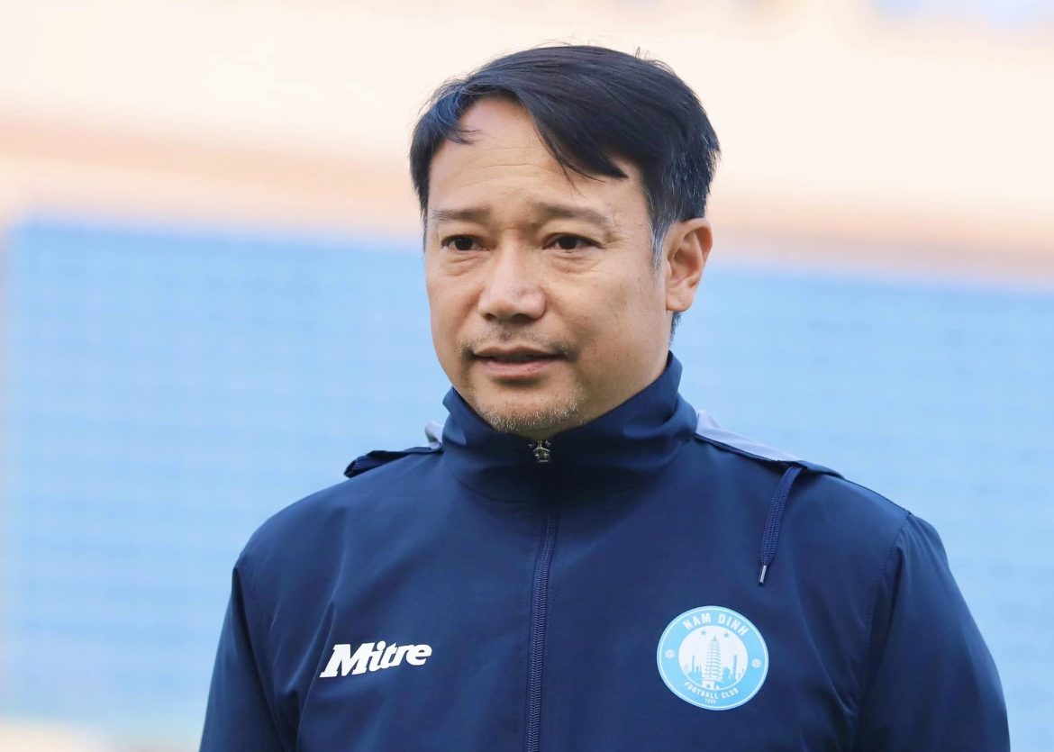 HLV Vũ Hồng Việt chia sẻ về tình hình chấn thương của Nam Định