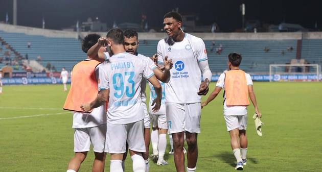 HLV Vũ Hồng Việt khen Hudlin, coi chiều cao là lợi thế tấn công mới