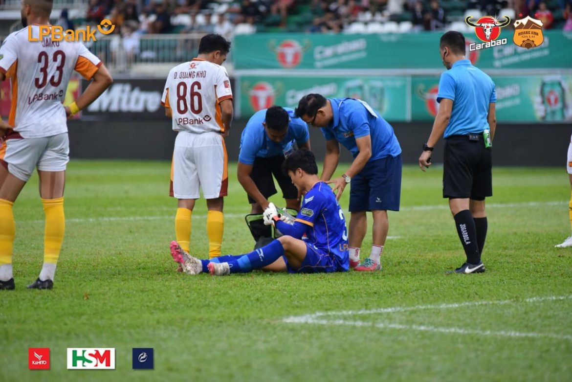 HLV Vũ Tiến Thành lên tiếng về tương lai thủ môn Bùi Tiến Dũng