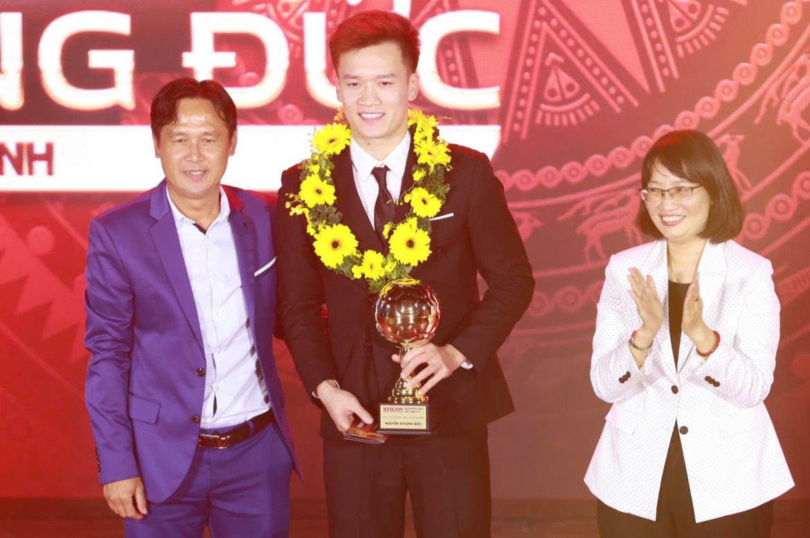 Hoàng Đức giành “cú đúp” giải thưởng tại Quả bóng Vàng 2025, hotboy Đình Bắc giành Quả bóng Bạc