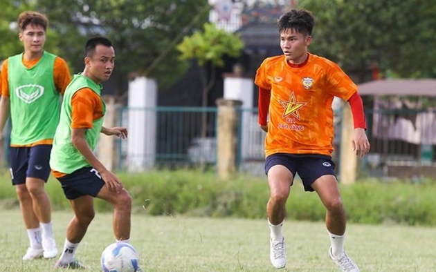 Hồng Lĩnh Hà Tĩnh đôn 9 cầu thủ trẻ lên đội 1