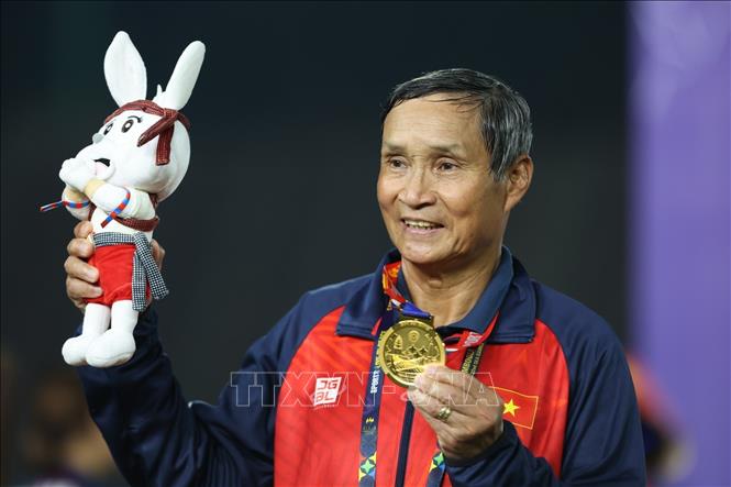 Huấn luyện viên Mai Đức Chung tiếp tục dẫn dắt đội tuyển nữ Việt Nam