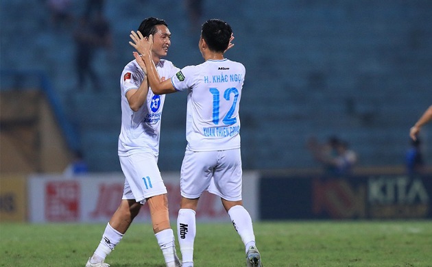 Khi CLB V-League làm suy yếu mình để tăng cường sức mạnh cho đối thủ