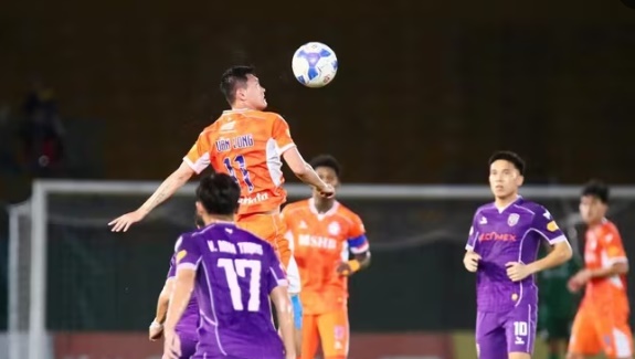 Khốc liệt cuộc đua trụ hạng V-League