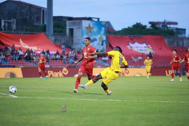 Kuku tỏa sáng, SLNA giành 3 điểm trước Hà Tĩnh