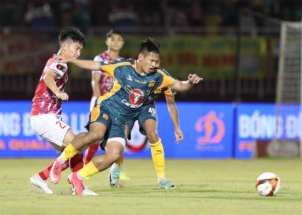 Lại chỉ trích trọng tài, HLV Vũ Tiến Thành bị đề nghị kỷ luật