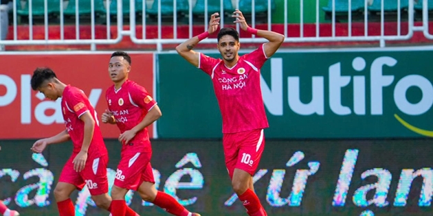 Leo Artur bùng nổ, CAHN khuất phục HAGL ngay tại Pleiku