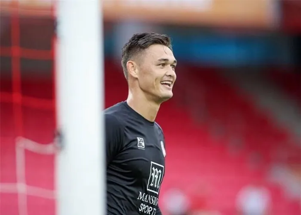 Lộ diện thủ thành hay hơn cả Văn Lâm và Nguyễn Filip tại V-League