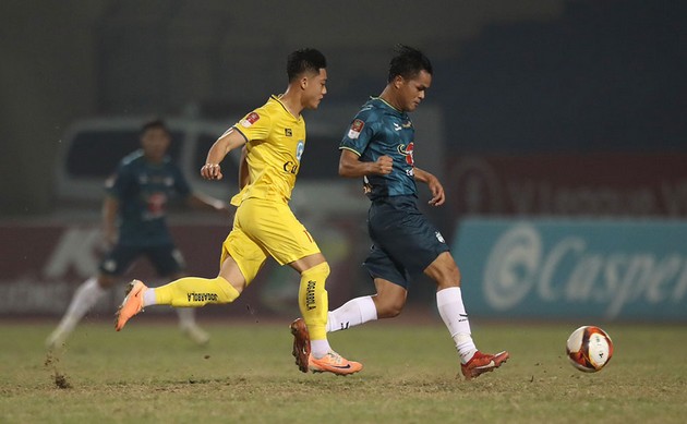 ‘Lứa cũ HAGL phòng ngự rất kém’; ‘Bình Dương không có người nên phải dùng Tiến Linh’