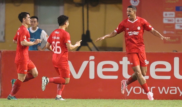 Lucao rực sáng, Viettel áp sát Ninh Bình