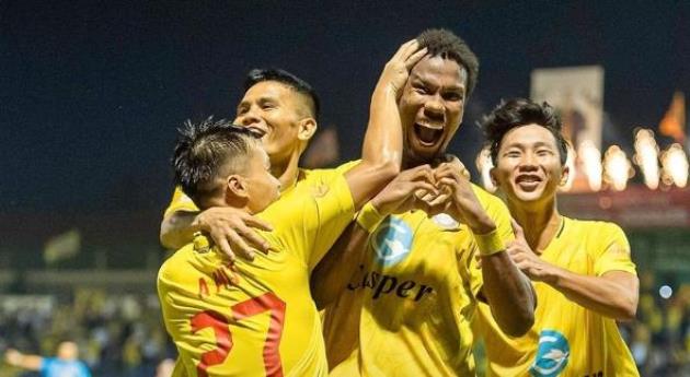Lucas Ribamar lập hat-trick, Thanh Hóa vùi dập tham vọng của Thể Công Viettel