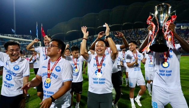 Nam Định bảo vệ ngôi vương V-League, HLV Vũ Hồng Việt nói gì trong ngày lịch sử?