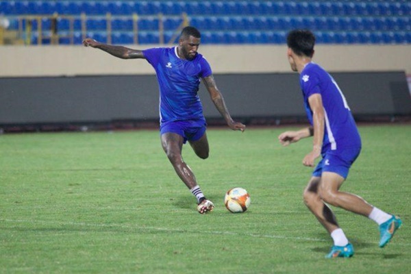 Nam Định chia tay ngôi sao từng được M.U săn đón