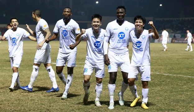 Nam Định lỡ cơ hội soán ngôi đầu của Thanh Hóa
