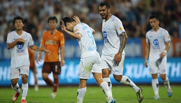 Nam Định vùi dập HAGL 6-1 trong ngày Văn Toàn, Tuấn Anh xé lưới đội bóng cũ