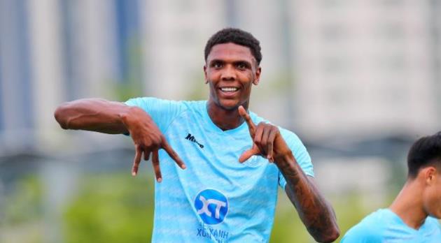 Ngoại binh 2m06 Hudlin khó chen chân vào đội hình Nam Định