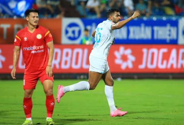 Ngoại binh thi nhau tỏa sáng, Nam Định trở lại mạch thắng