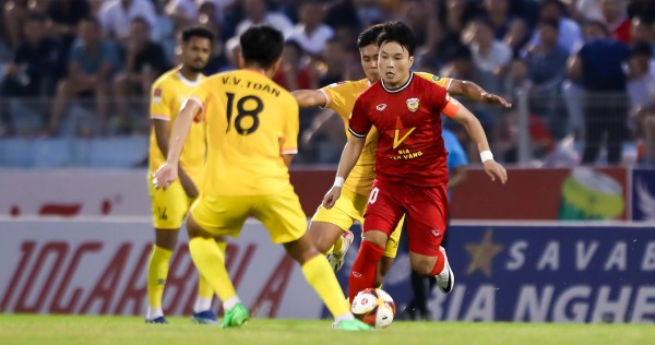 Ngoại binh tỏa sáng, Quảng Nam đánh bại Hà Tĩnh