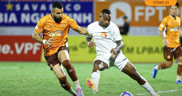 Ngọc Quang nhận thẻ đỏ; Bình Định thắng HAGL ở ‘chung kết ngược’