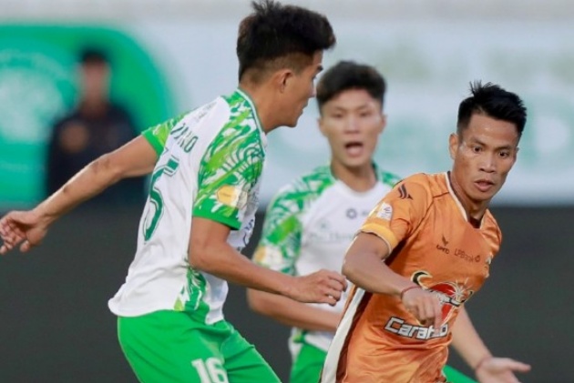 Ngọc Quang tỏa sáng, HAGL đánh rơi chiến thắng trên sân nhà