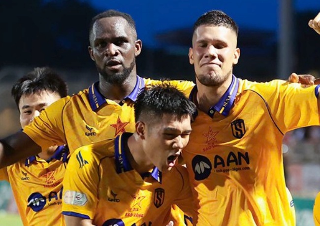 Ngược dòng hạ gục HAGL, SLNA chính thức trụ hạng V-League