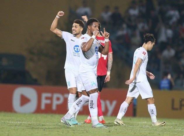 Nguyễn Filip hóa tội đồ, CAHN gục ngã trong cơn mưa bàn thắng trước Nam Định; Hải Phòng thắng dễ TP.HCM