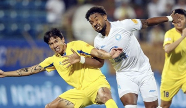 Nguyễn Xuân Son ‘tịt ngòi’, HLV Nam Định chỉ rõ nguyên nhân