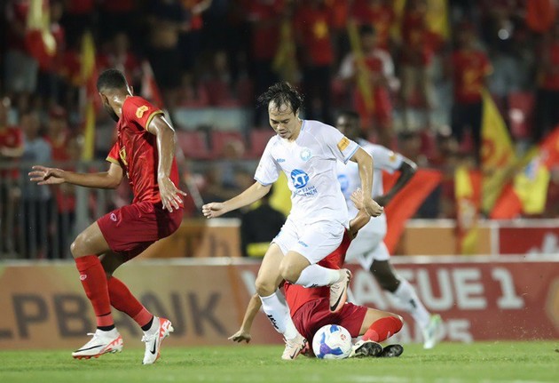 Nhân tố Việt kiều mới toanh khiến Nam Định muối mặt; Tiến Linh giúp HLV Hoàng Anh Tuấn ra mắt như mơ