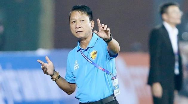 Nhiều HLV V.League vừa học bằng Pro, vừa điều binh online