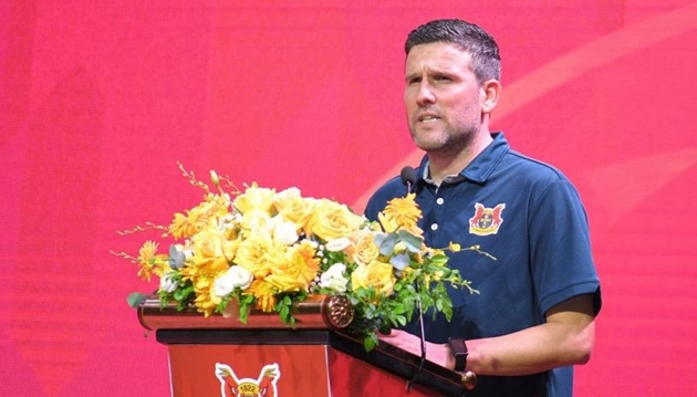 Ninh Bình thắng trận đầu tiên V-League, HLV Tây Ban Nha khen ngợi Hoàng Đức