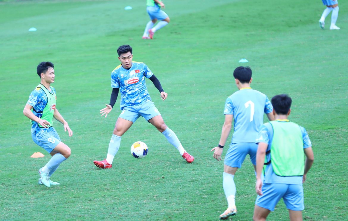 Phỏng vấn Lý Đức: Thái độ thế nào giữa ồn ào tình cảm với hotgirl bắn súng Phí Thanh Thảo?