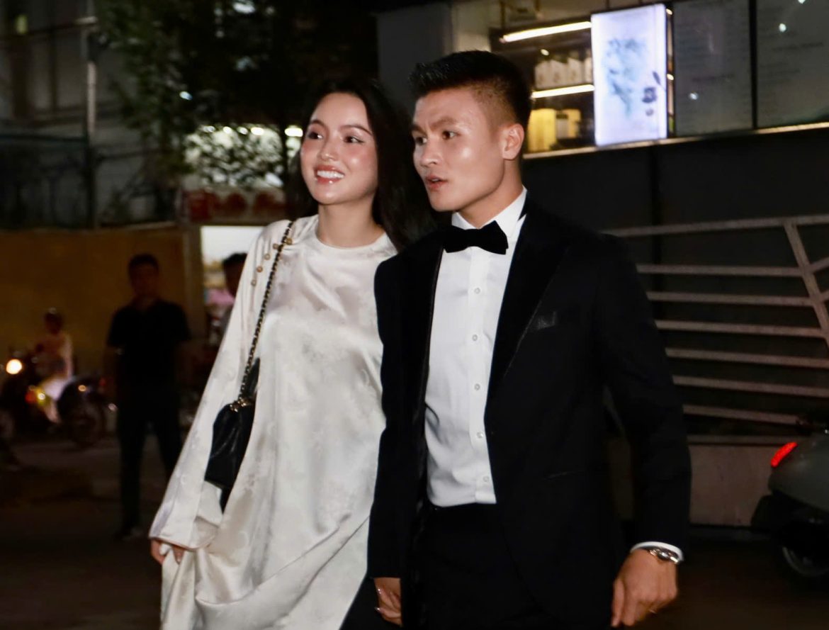 Quang Hải tay trong tay Chu Thanh Huyền, Hoàng Đức bảnh bao tại thảm đỏ Gala trao giải Quả bóng vàng Việt Nam 2025