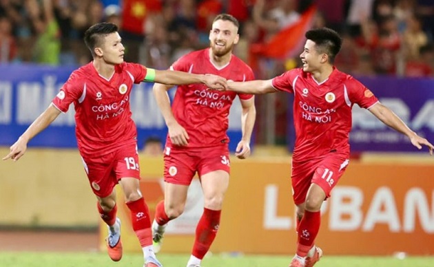 Quang Hải tỏa sáng, CAHN thắng 3 trận liên tiếp