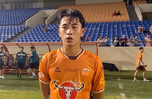 Quang Hải trầm trồ khen ngợi “kỷ lục gia” của HAGL