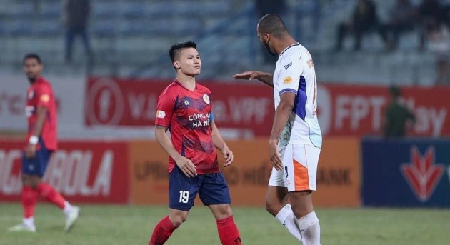 Quang Hải và Marlon: Màn ‘va chạm’ trên sân gây chấn động vòng 6 V.League