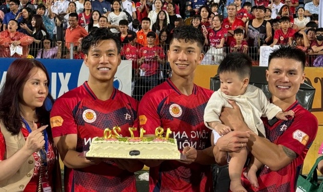 Quang Hải, Văn Thanh, Văn Đức được tổ chức sinh nhật ngay tại Hàng Đẫy