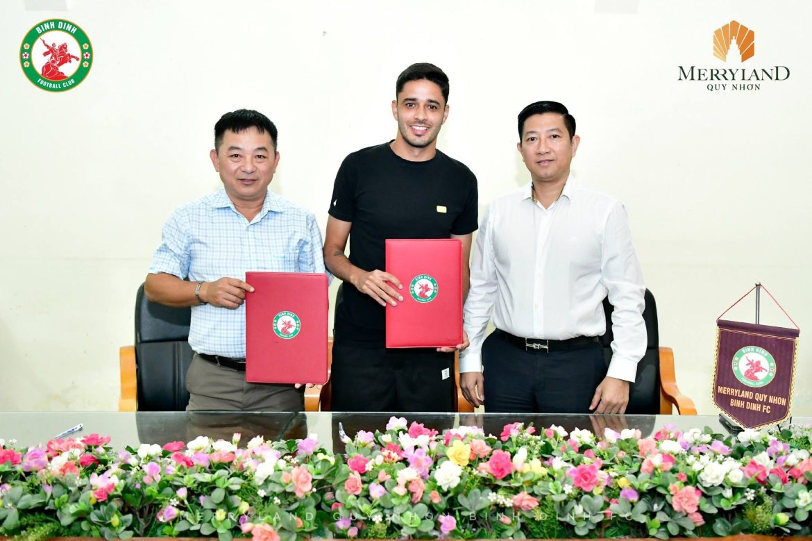 ‘Rút ruột’ 3 tân binh, CAHN vẫn chưa thỏa mãn với Á quân V-League