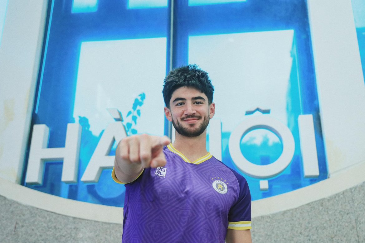 Sao Việt kiều tiết lộ lý do hồi hương chơi bóng