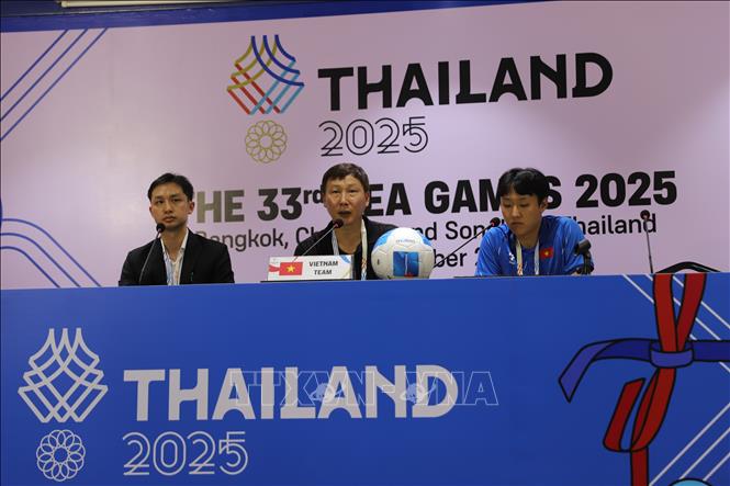 SEA Games 33: HLV Kim Sang Sik chỉ ra những điểm yếu của U22 Việt Nam trong trận ra quân