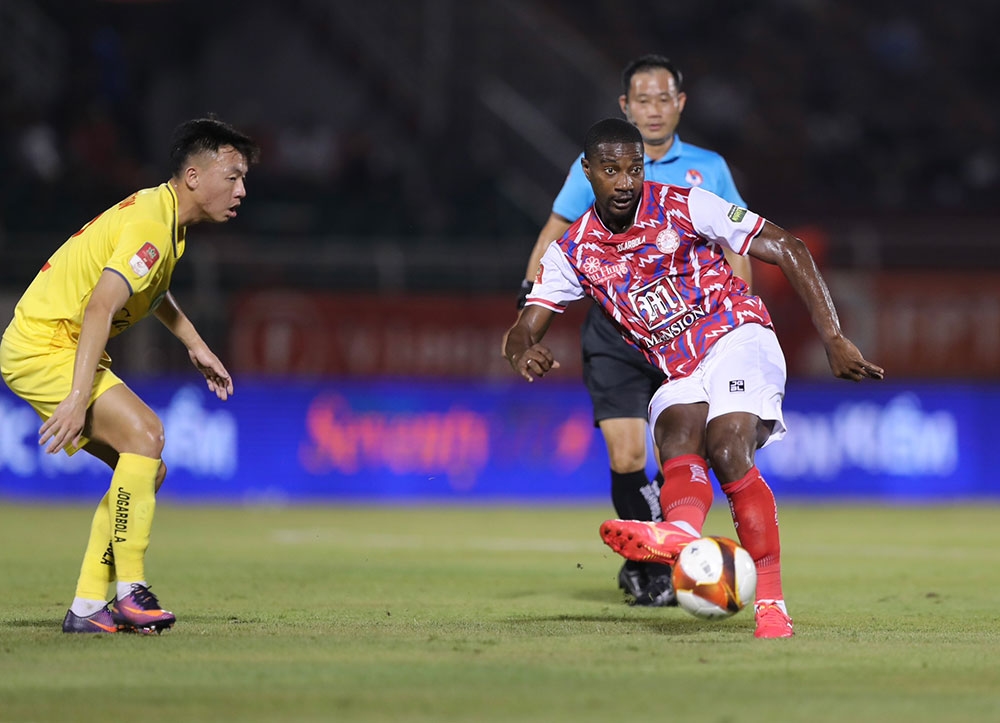 Sếp bự CLB Thanh Hóa: ‘Trọng tài dùng trò mèo để xơi CLB Thanh Hóa’