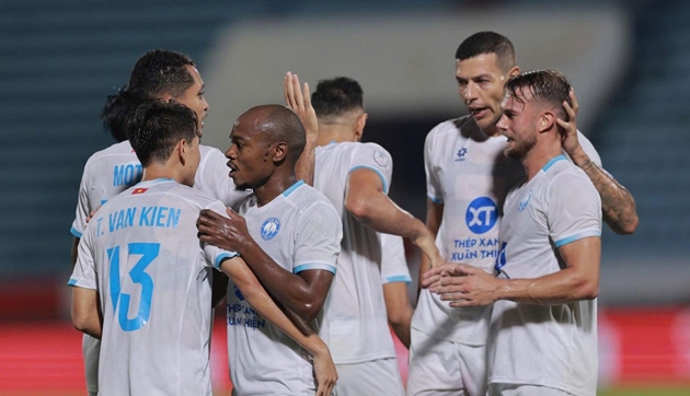 Soi trận Nam Định vs CAHN: Giằng co ở Thiên Trường